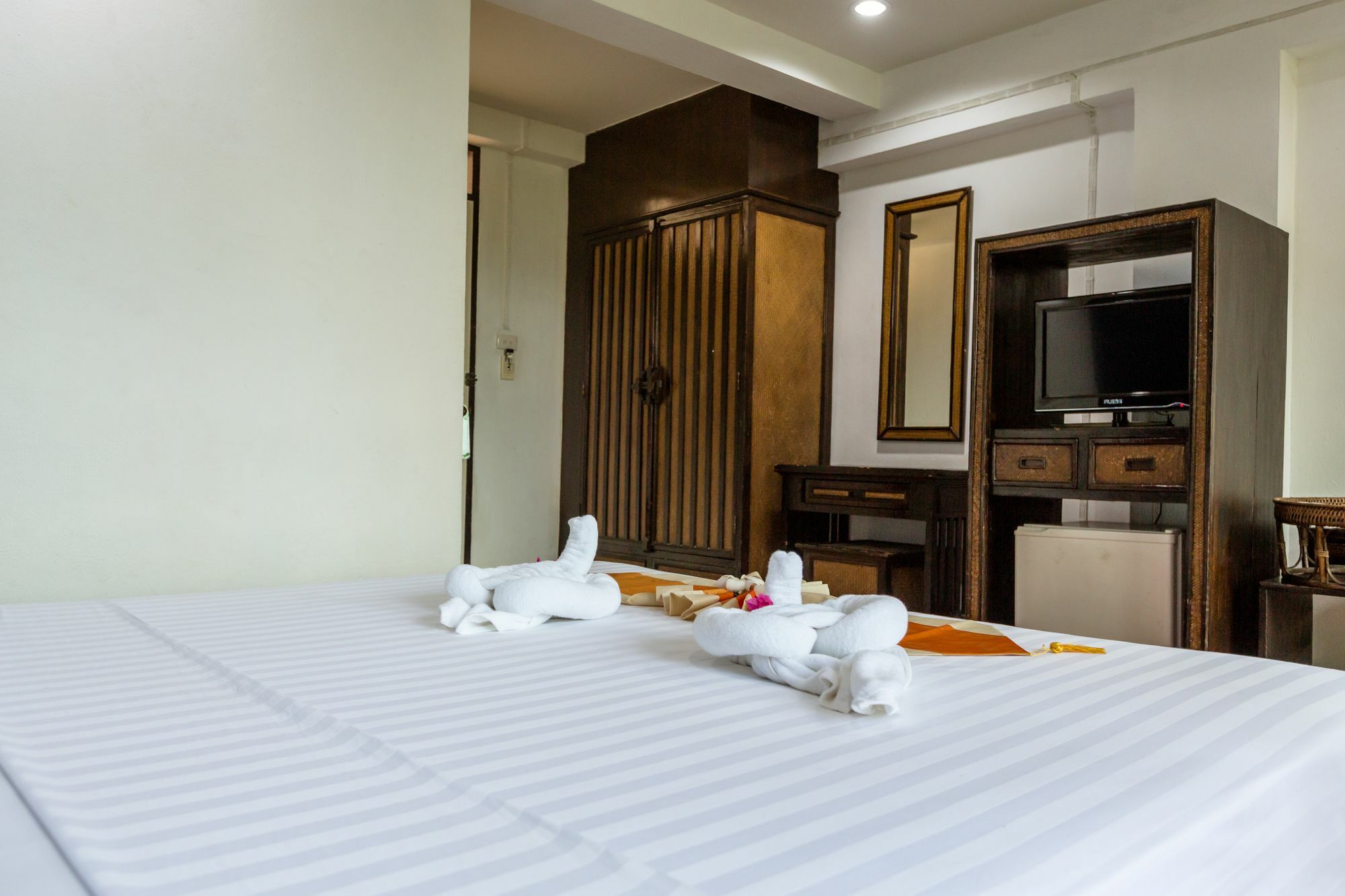 Porterhouse Beach Hotel Patong Eksteriør bilde