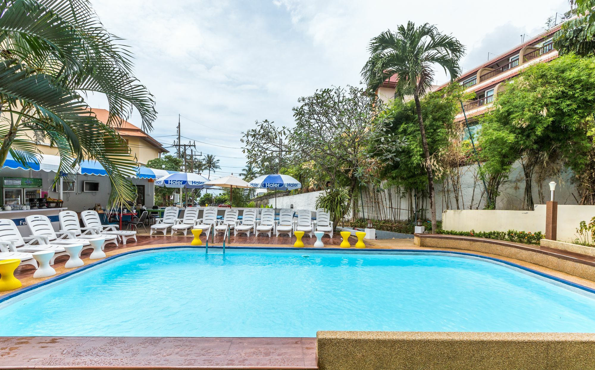 Porterhouse Beach Hotel Patong Eksteriør bilde
